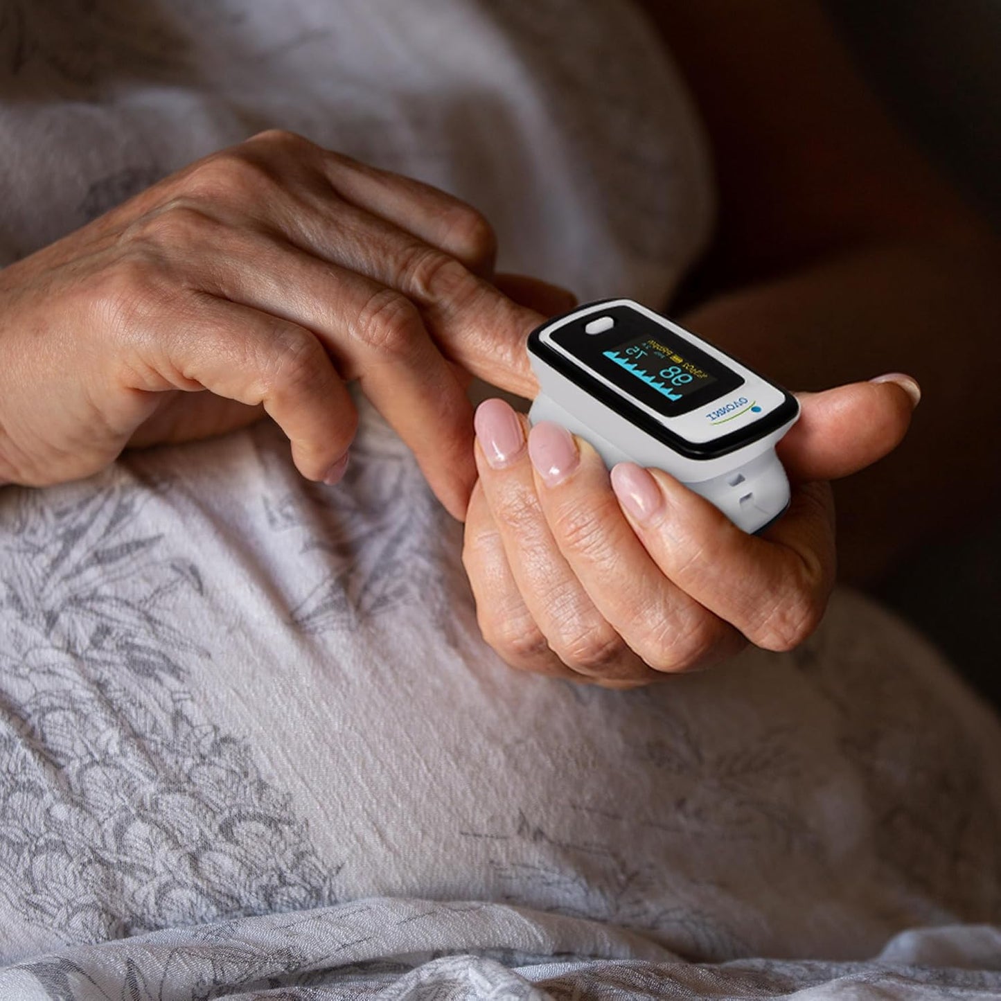 Deluxe iP900AP Fingertip Pulse Oximeter with Plethysmograph and Perfusion Index (Off-White with Black)